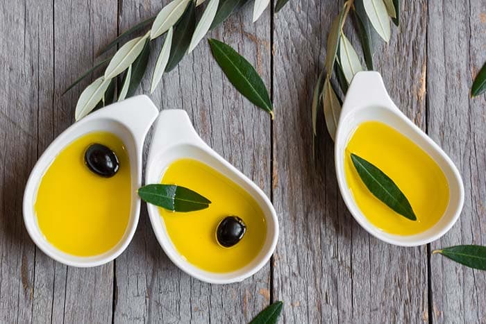 olive oil in white ceramic pot pattern detail