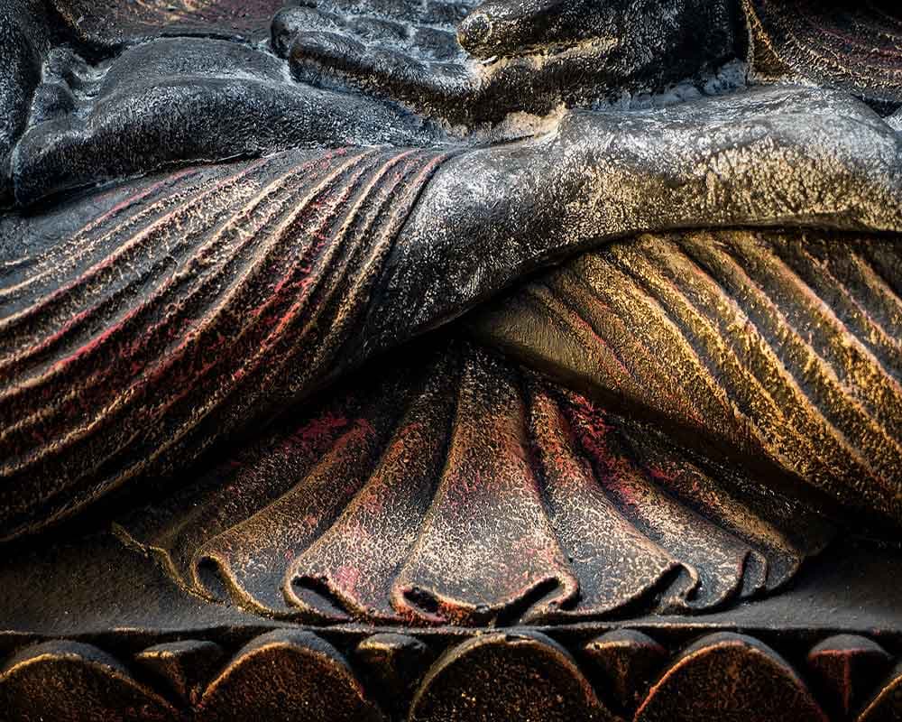 Feet Bronze pattern detail