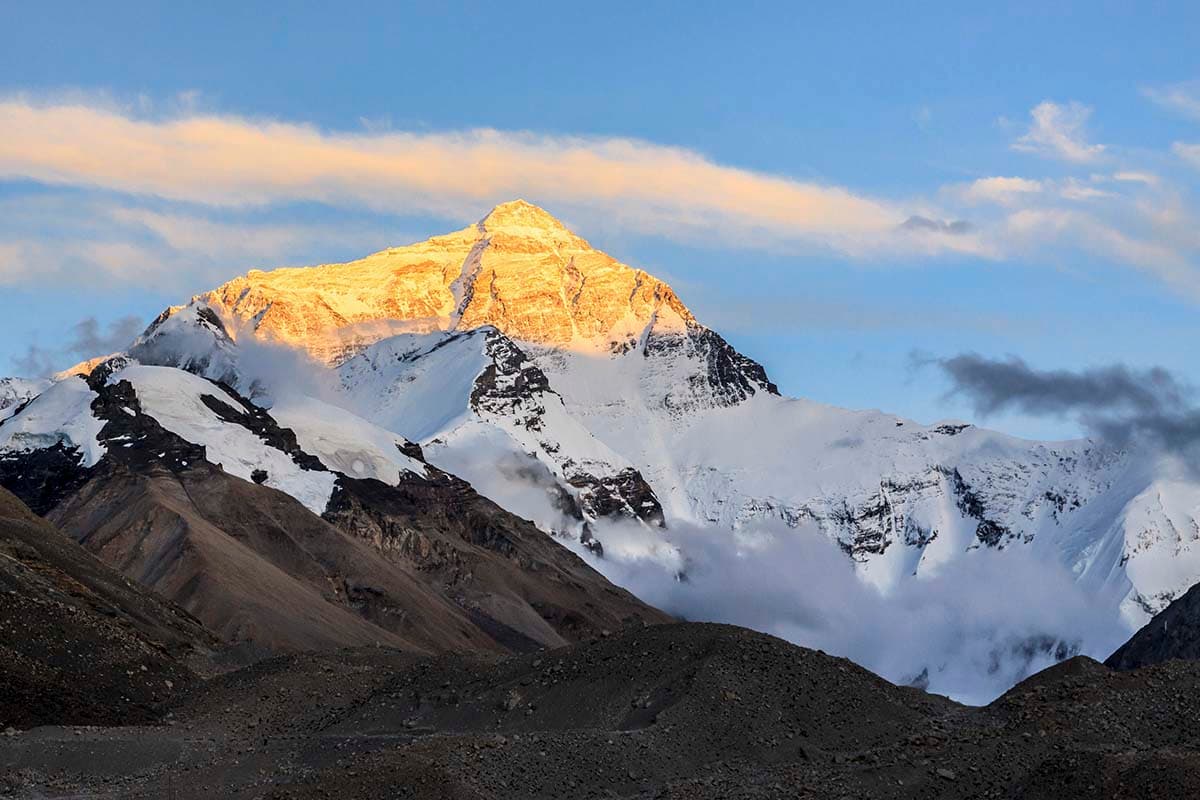 3D Look Mount Everest Wallpaper for Living Room pattern detail