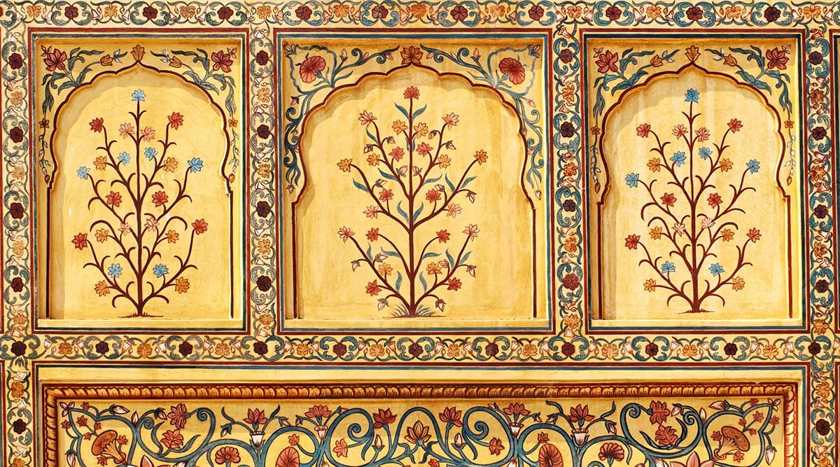 Traditional Floral Wall Design Wallpaper pattern detail