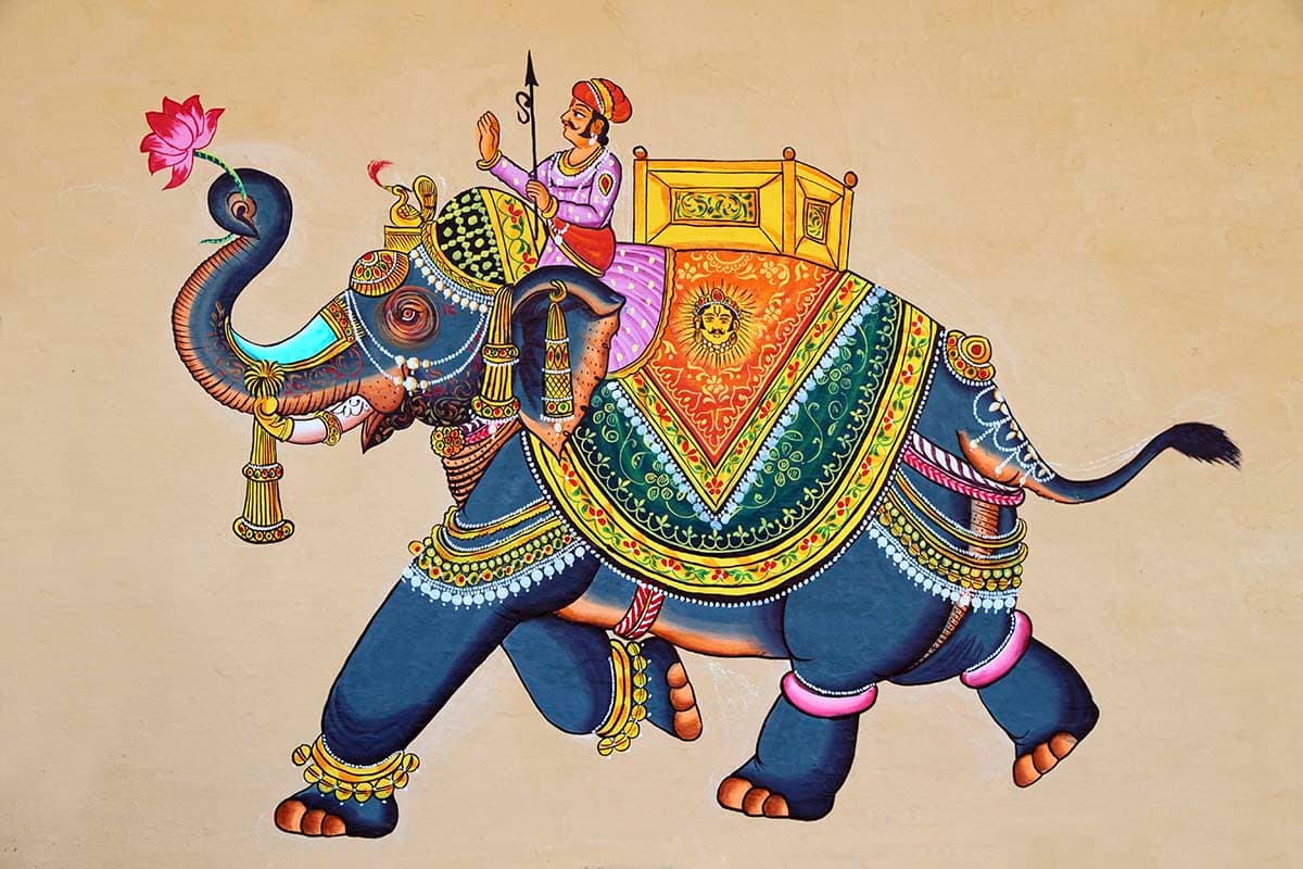 Elephant Wallpaper for Walls, King on Elephant pattern detail