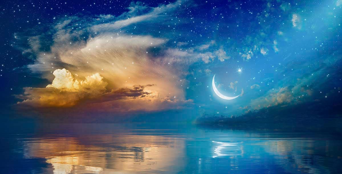 Moon and clouds in the sky Wallpaper pattern detail