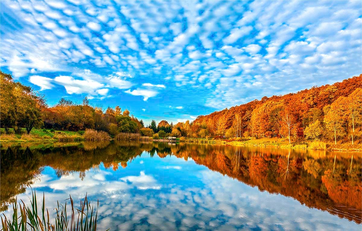 Modern Lake View with Clouds Nature Art Wallpaper pattern detail