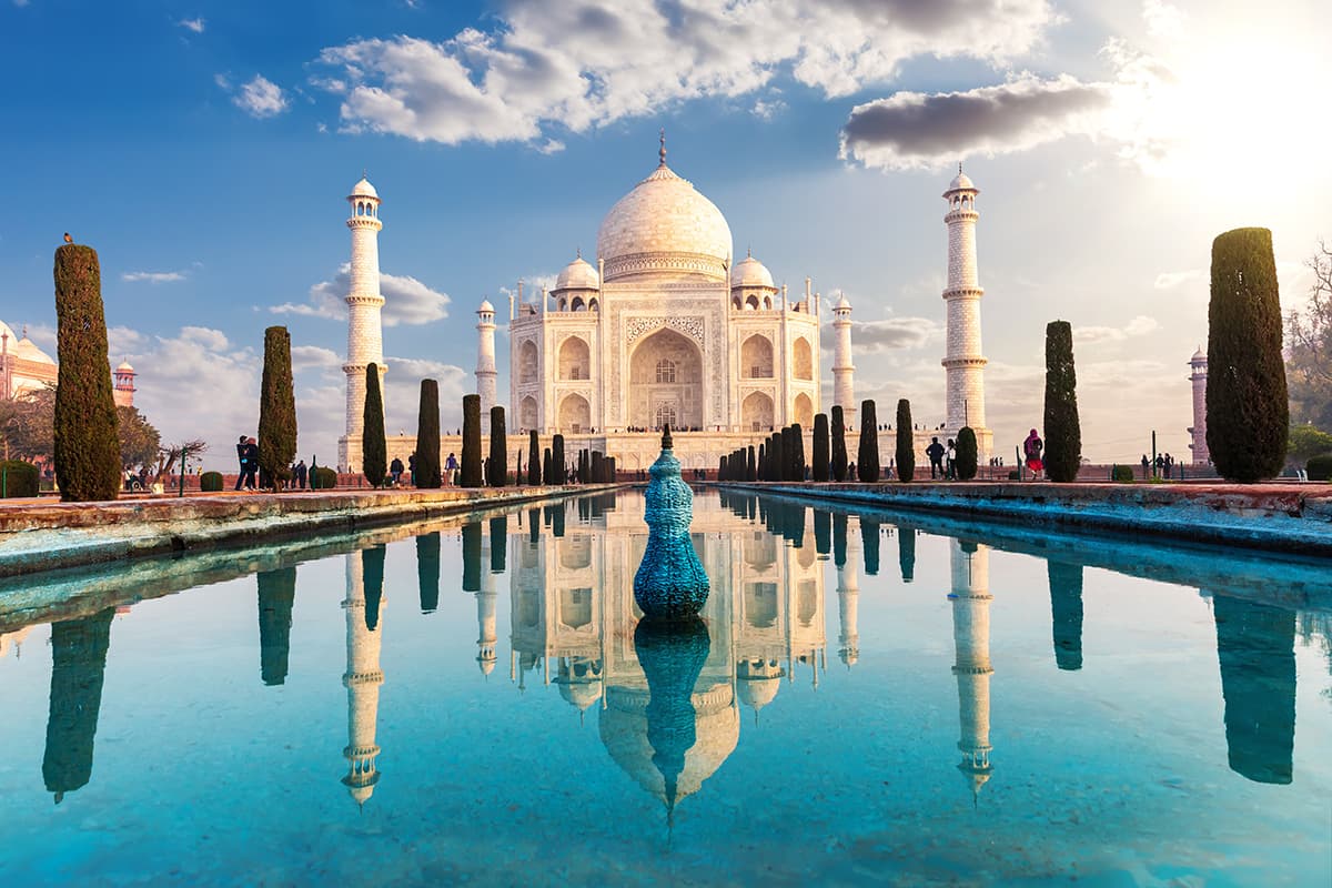 Taj Mahal with Fountain Scenic Landscape wallpaper pattern detail