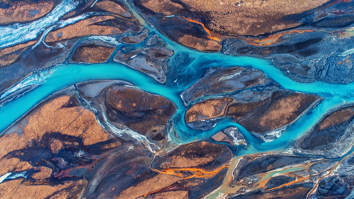 Beautiful River Flowing in Mountains Wallpaper pattern detail