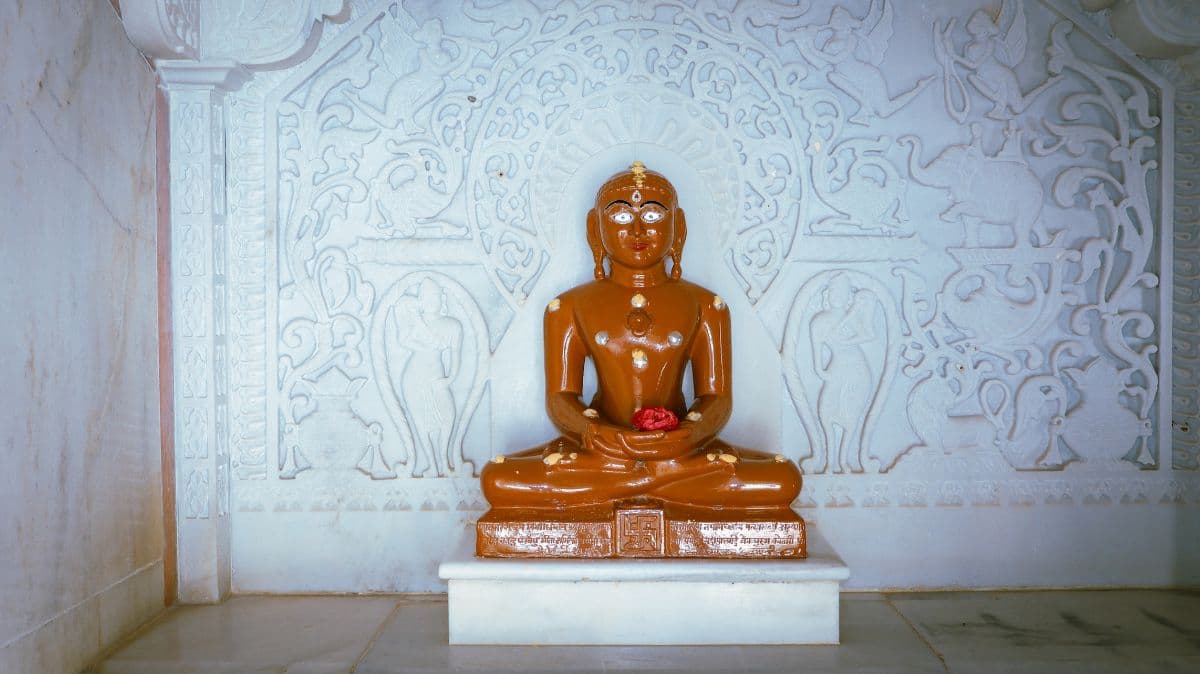 Mahaveer Swami Pratima Wallpaper for Home Walls pattern detail
