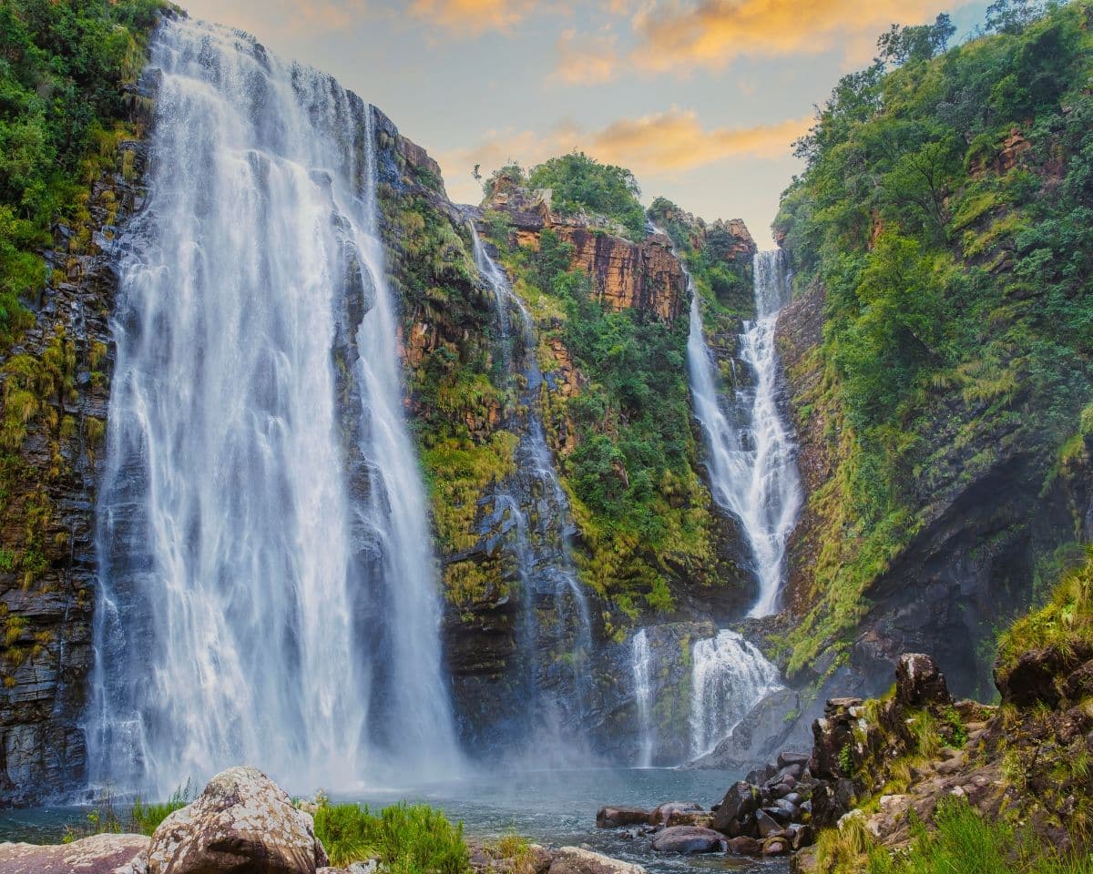 Real Waterfall Wallpaper Mural pattern detail